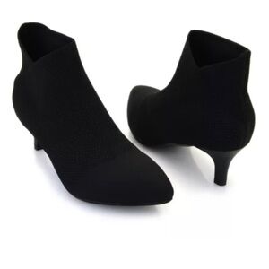 MIA AMORE LEEANN BLACK STRETCH FLY KNIT KITTEN 2” HEEL BOOTIES 7.5 MEDIUM NEW